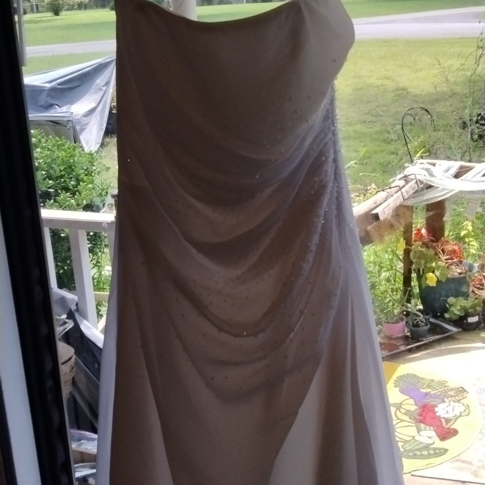 Davids Bridal wedding dress size 14 white with sequins and train - Picture 4 of 12